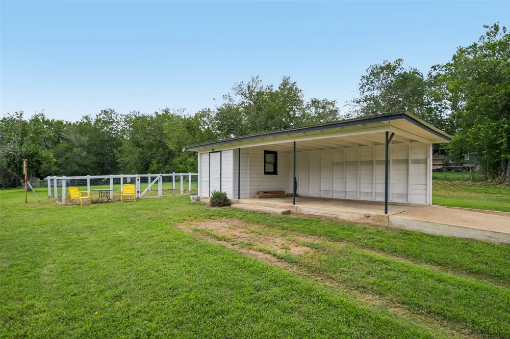 406 Live Oak Street Smithville, TX 78957