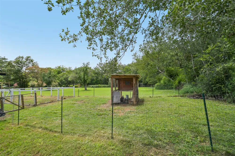 406 Live Oak Street Smithville, TX 78957