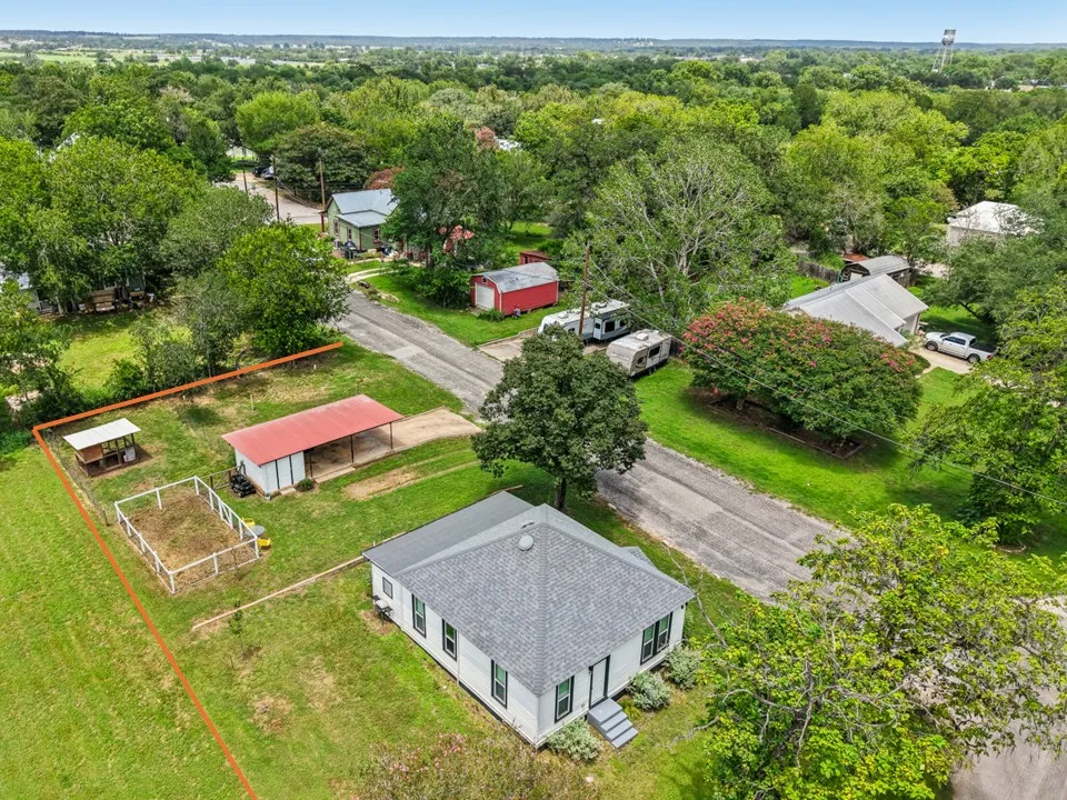 406 Live Oak Street Smithville, TX 78957