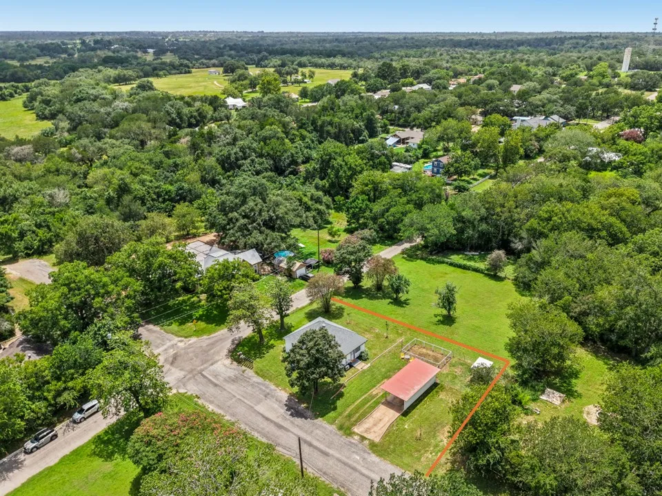 406 Live Oak Street Smithville, TX 78957