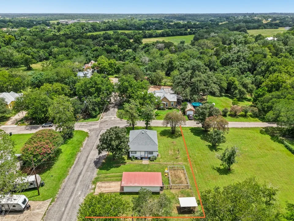 406 Live Oak Street Smithville, TX 78957