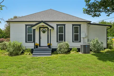 406 Live Oak Street