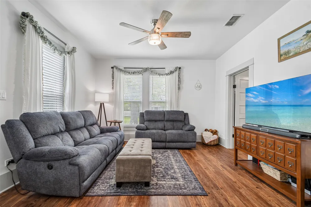 406 Live Oak Street Smithville, TX 78957