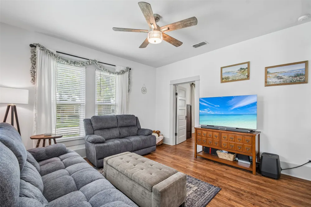 406 Live Oak Street Smithville, TX 78957