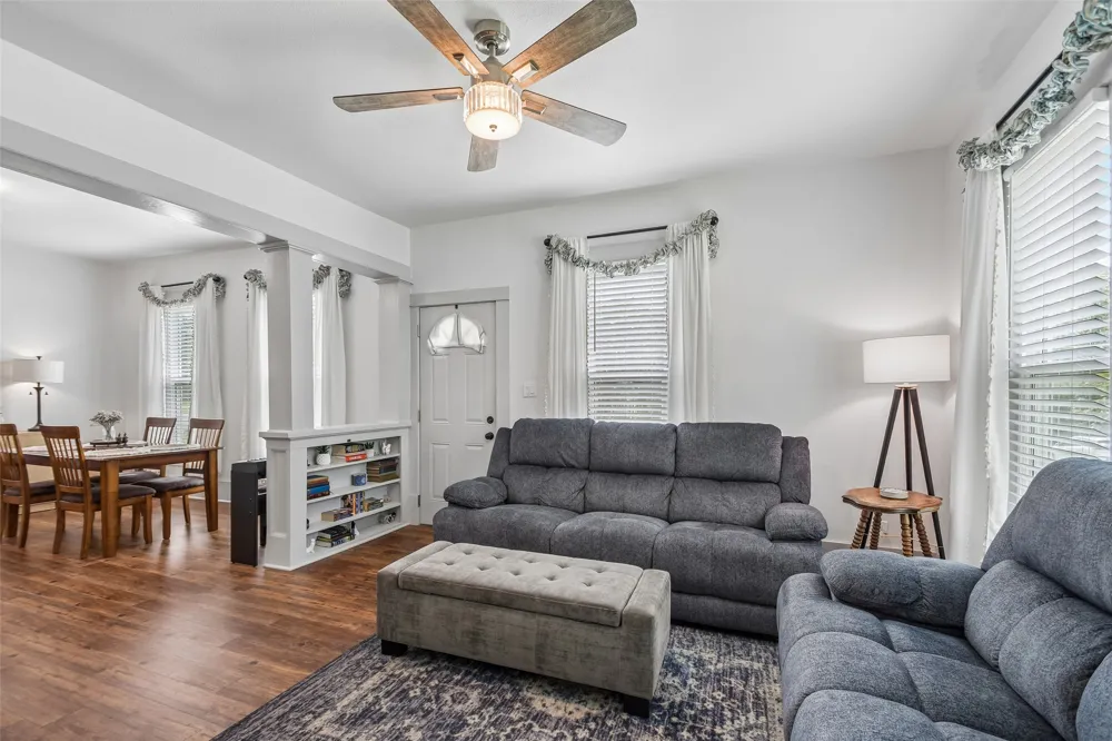 406 Live Oak Street Smithville, TX 78957