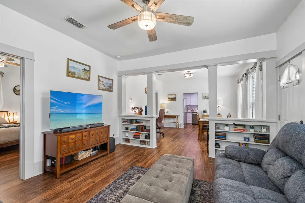 406 Live Oak Street Smithville, TX 78957