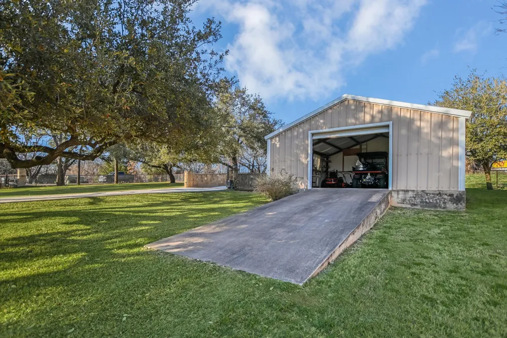 360 Campa Pajama Lane Kingsland, TX 78639