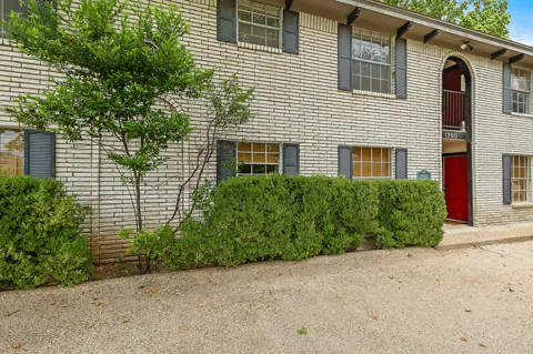 1700 HOUSTON STREET #203