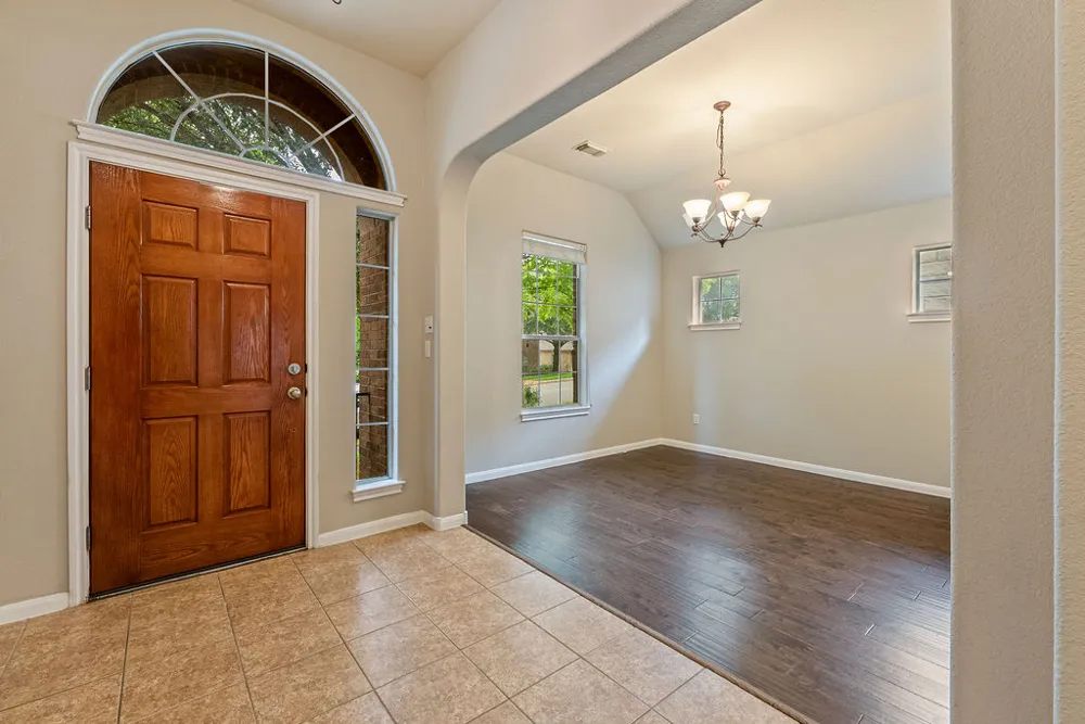 2217 Westfalian Trail Austin, TX 78732