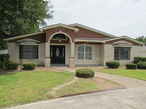 1011 Llewellyn Lane