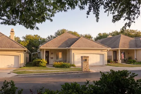 2224 Garden Court