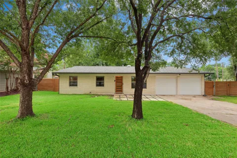 8601 Winding Walk