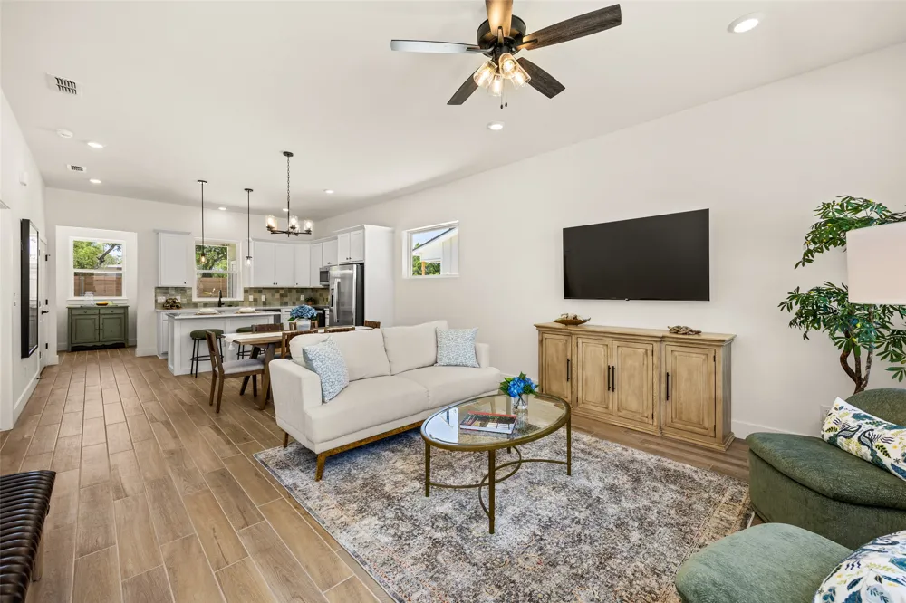 802 S Creek Street #103 Fredericksburg, TX 78624