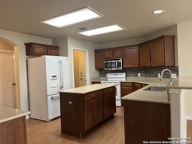 112 HAPPY TRL Cibolo, TX 78108