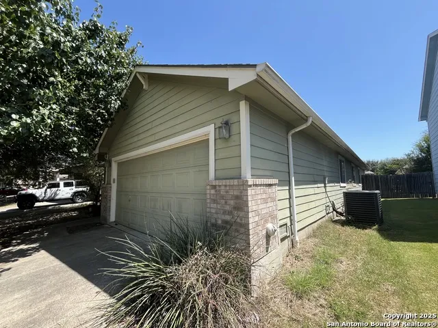112 HAPPY TRL Cibolo, TX 78108