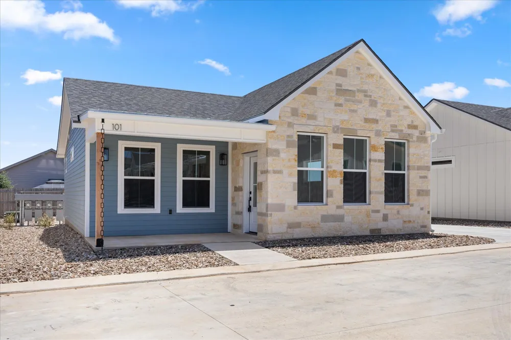 802 S Creek Street #101 Fredericksburg, TX 78624
