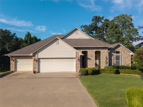 2710 Parkway Lane