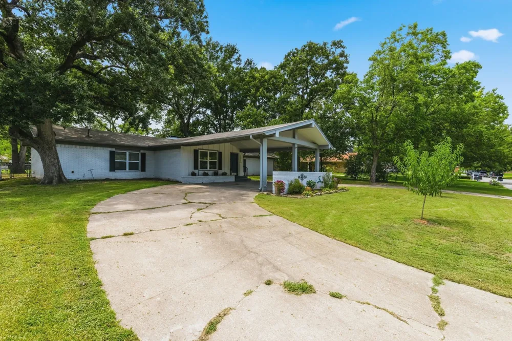 3007 Tanglewood Drive Commerce, TX 75428