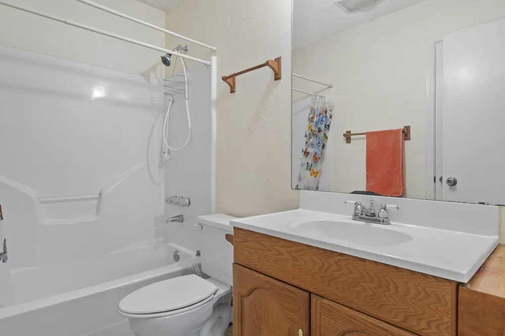 1282 Rs County Road 3325 Emory, TX 75440