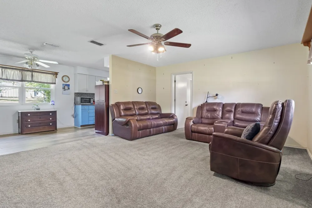 1282 Rs County Road 3325 Emory, TX 75440