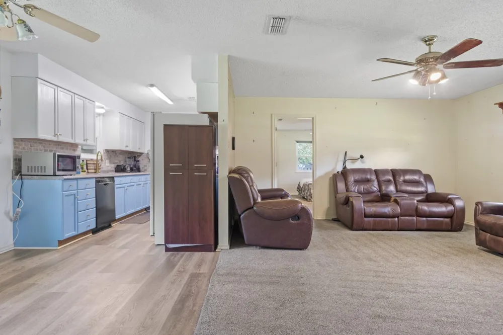 1282 Rs County Road 3325 Emory, TX 75440