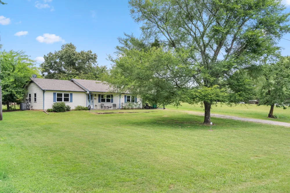1282 Rs County Road 3325 Emory, TX 75440