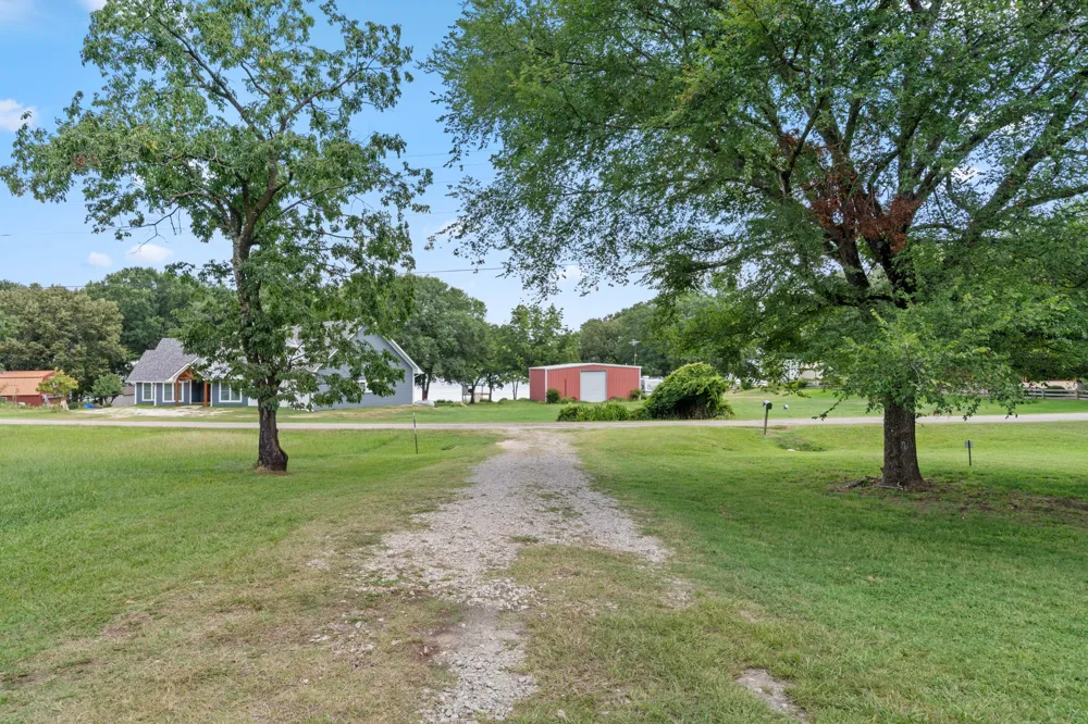 1282 Rs County Road 3325 Emory, TX 75440