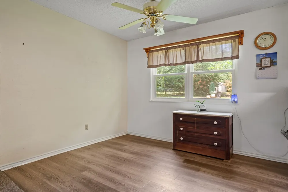 1282 Rs County Road 3325 Emory, TX 75440