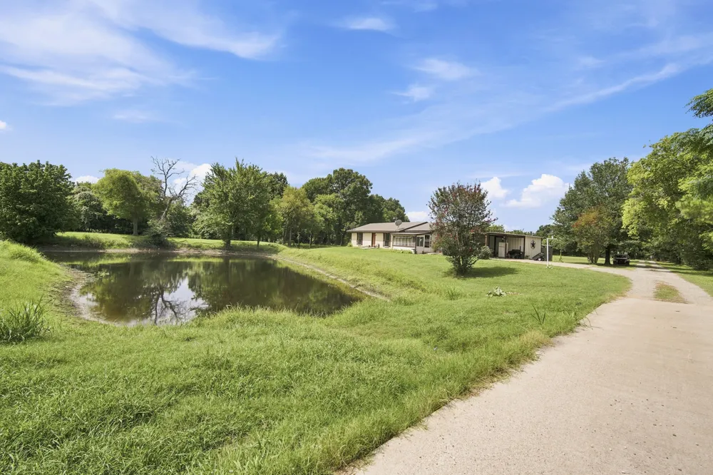 1255 Fm 667 Purdon, TX 76679