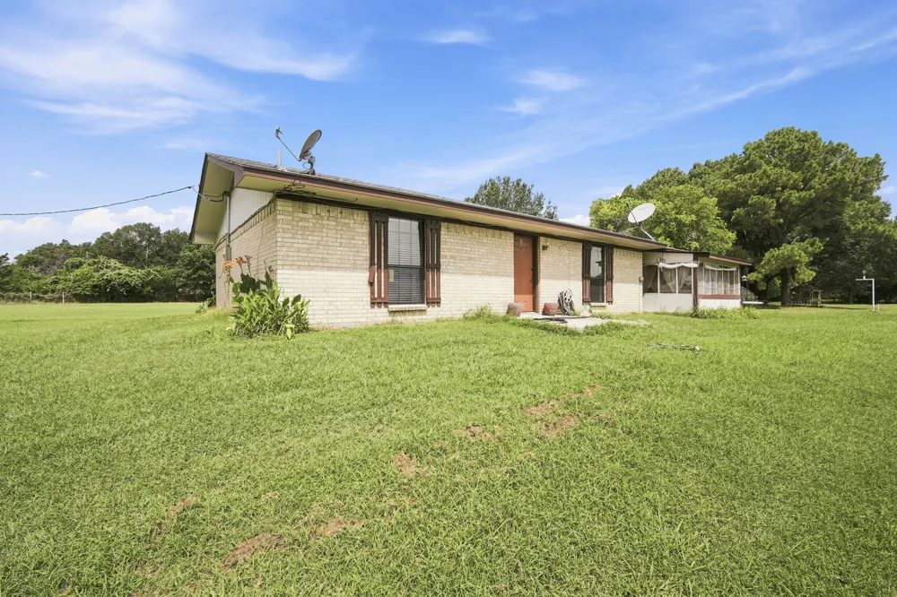 1255 Fm 667 Purdon, TX 76679