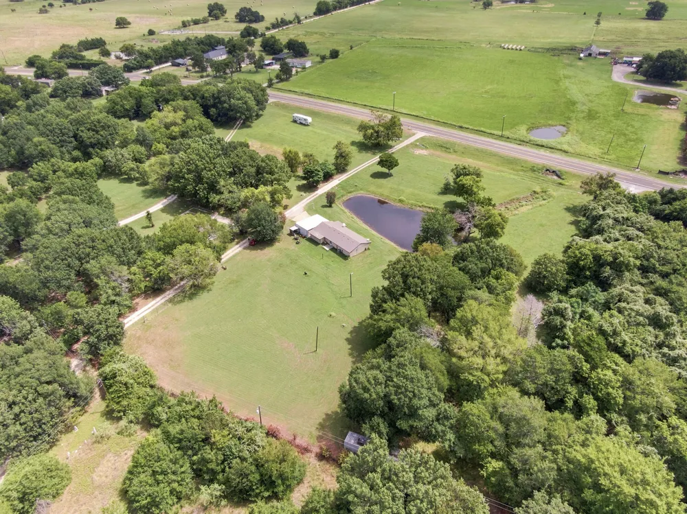 1255 Fm 667 Purdon, TX 76679