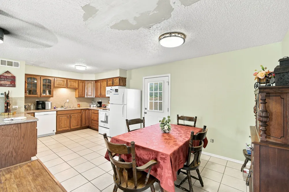 1255 Fm 667 Purdon, TX 76679
