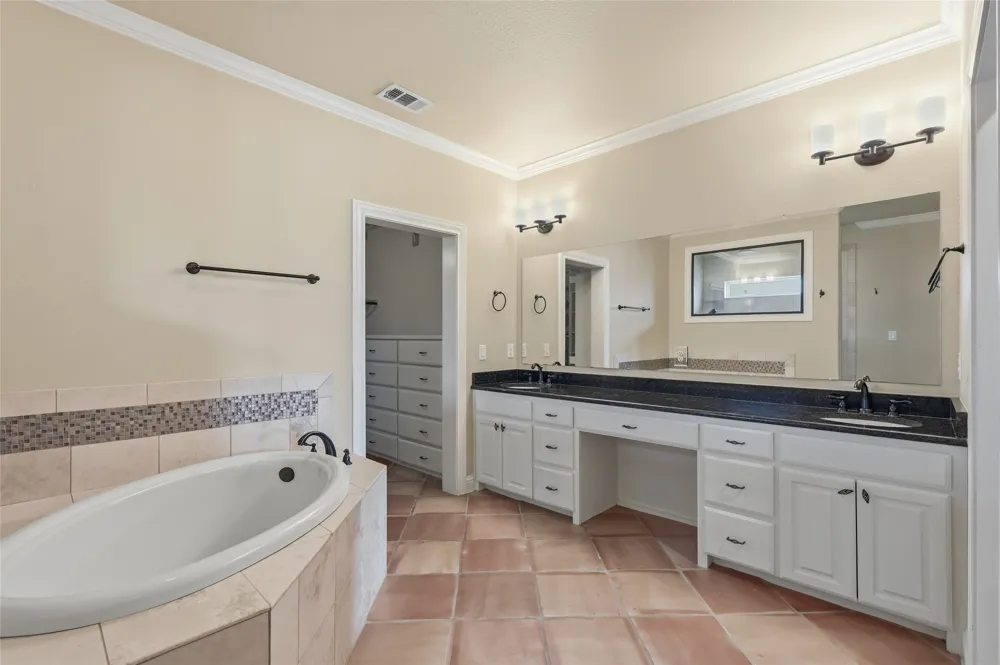 1200 Eagle Glen Pass Gunter, TX 75058