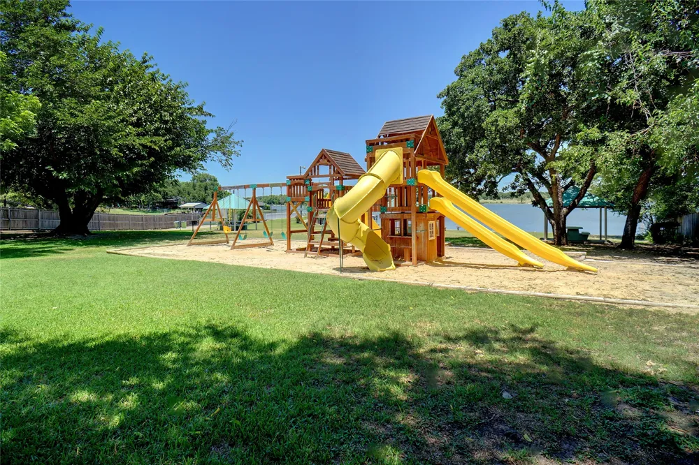 241 Timberlake Drive Azle, TX 76020