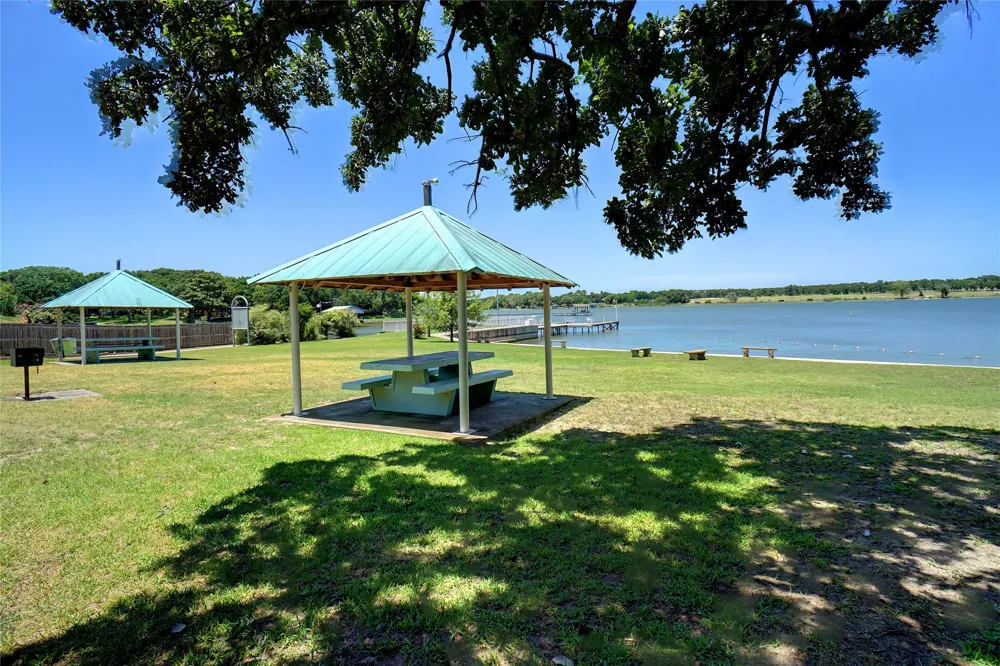 241 Timberlake Drive Azle, TX 76020