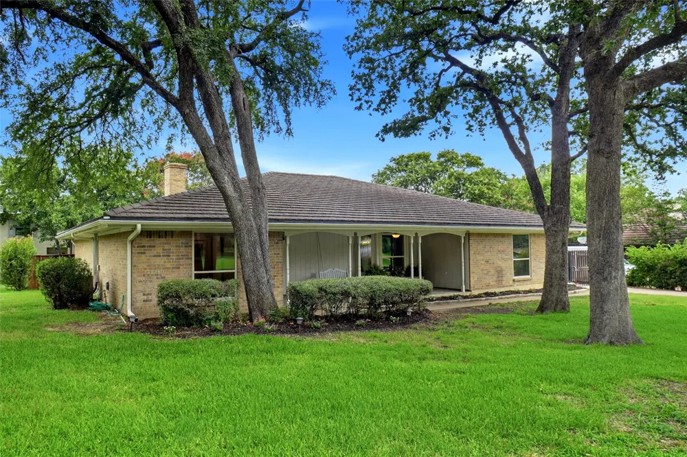 241 Timberlake Drive Azle, TX 76020