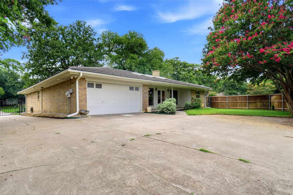 241 Timberlake Drive Azle, TX 76020