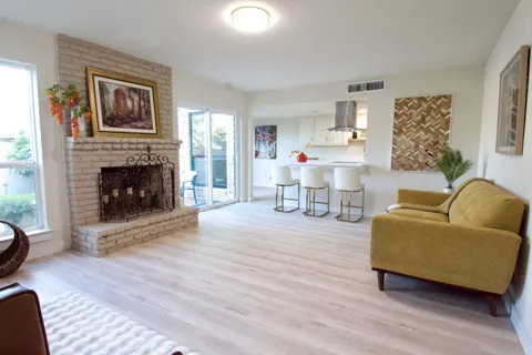 1231 Lexington Square