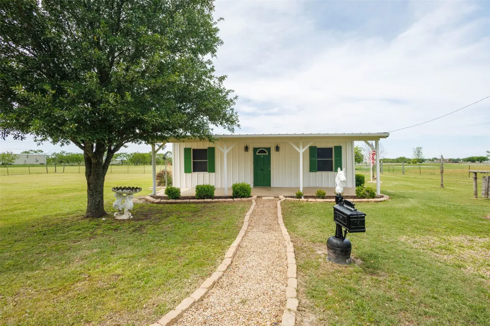 11054 County Road 2464 Poetry, TX 75160