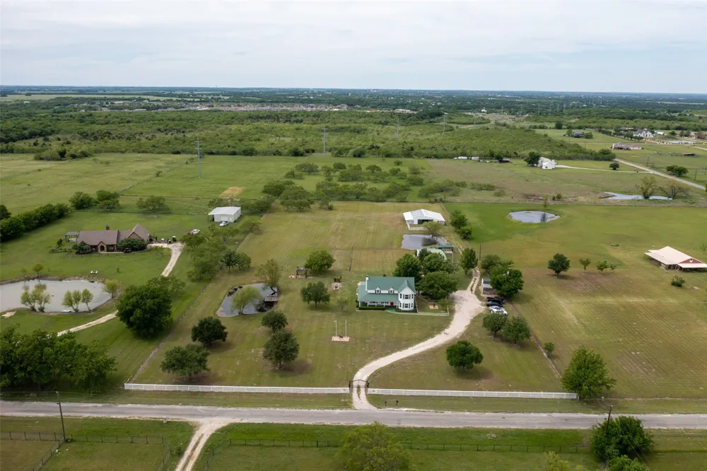 11054 County Road 2464 Poetry, TX 75160