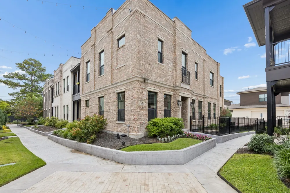 302 Nursery Lane #104 Fort Worth, TX 76114