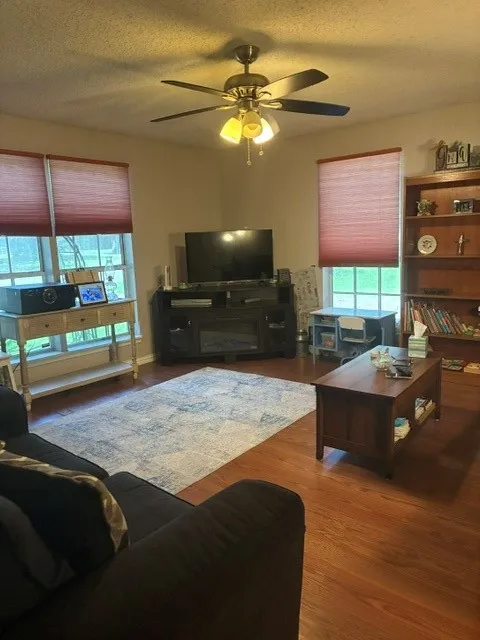 102 E 14th Street Joshua, TX 76058