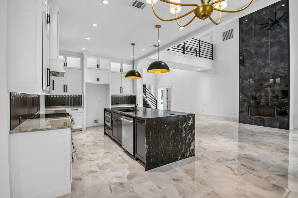105 Forest Brook Street Oak Leaf, TX 75154