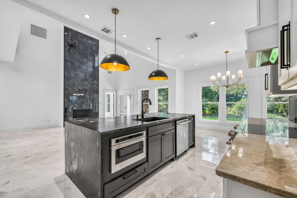 105 Forest Brook Street Oak Leaf, TX 75154