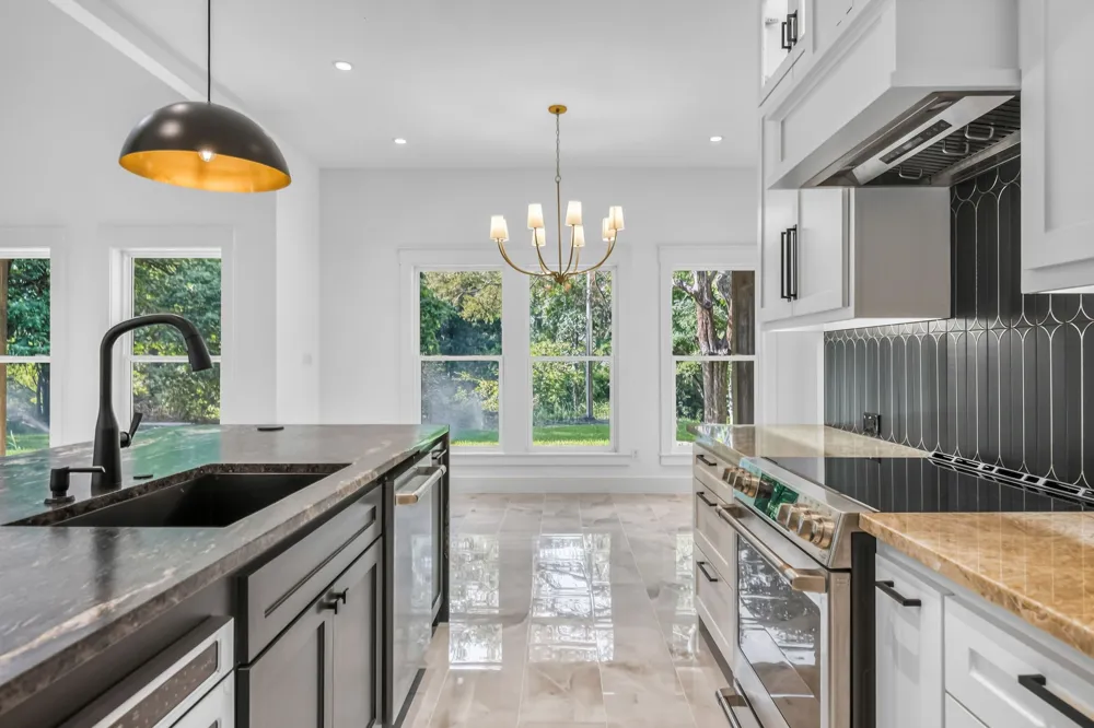 105 Forest Brook Street Oak Leaf, TX 75154