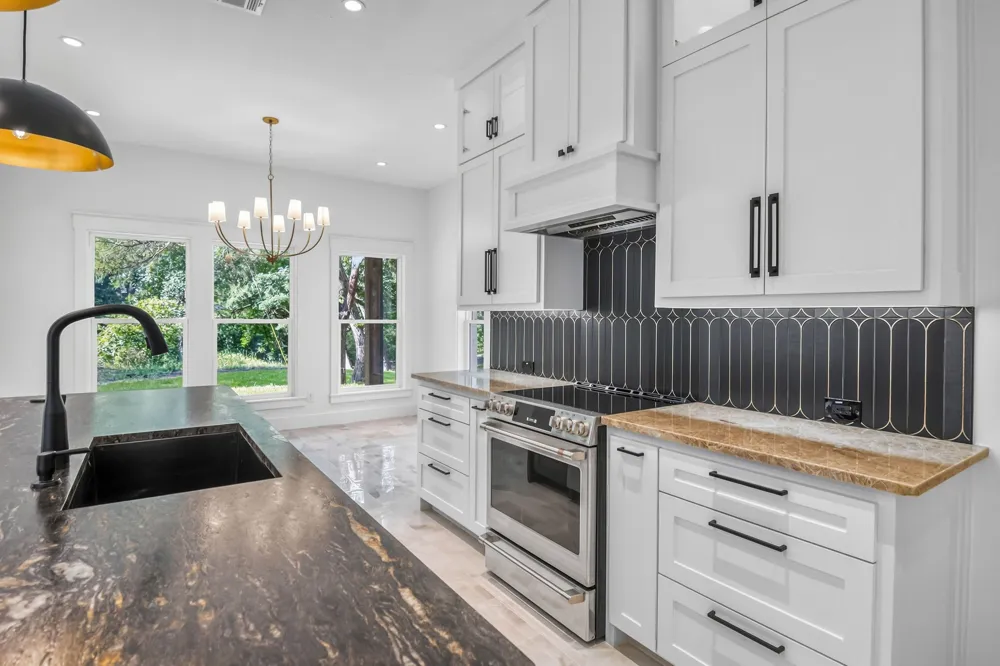105 Forest Brook Street Oak Leaf, TX 75154