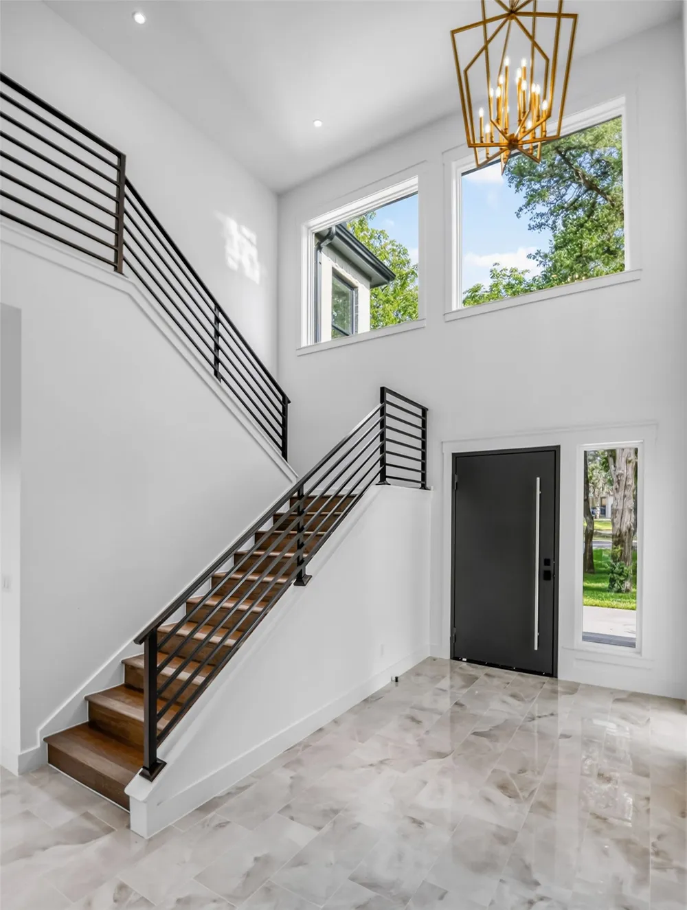 105 Forest Brook Street Oak Leaf, TX 75154