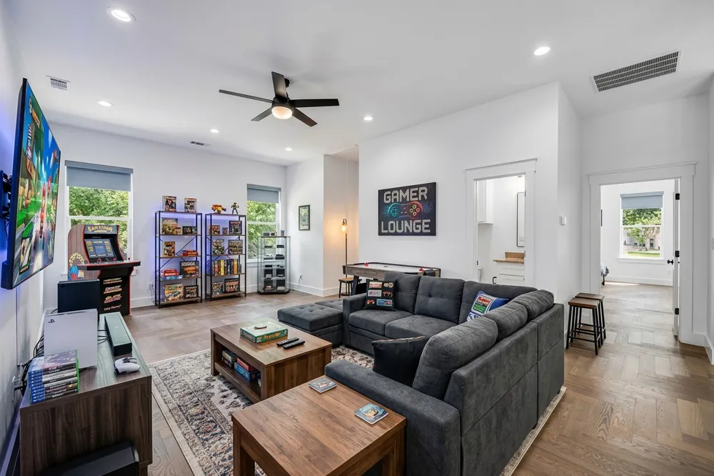 105 Forest Brook Street Oak Leaf, TX 75154
