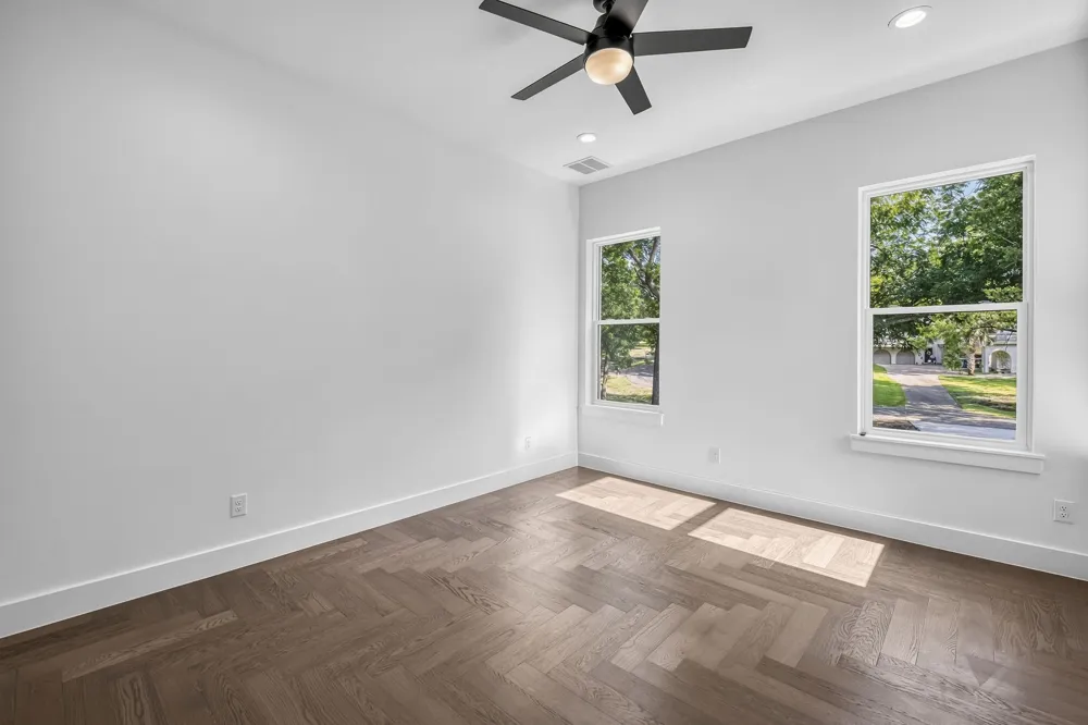 105 Forest Brook Street Oak Leaf, TX 75154