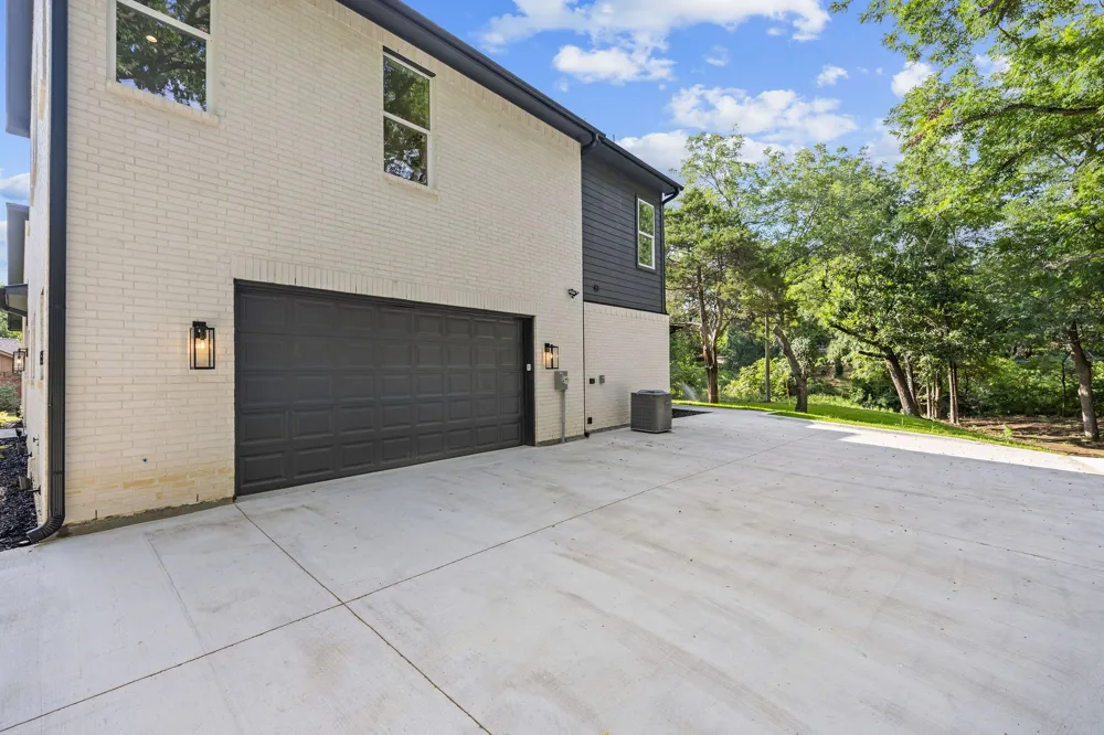 105 Forest Brook Street Oak Leaf, TX 75154